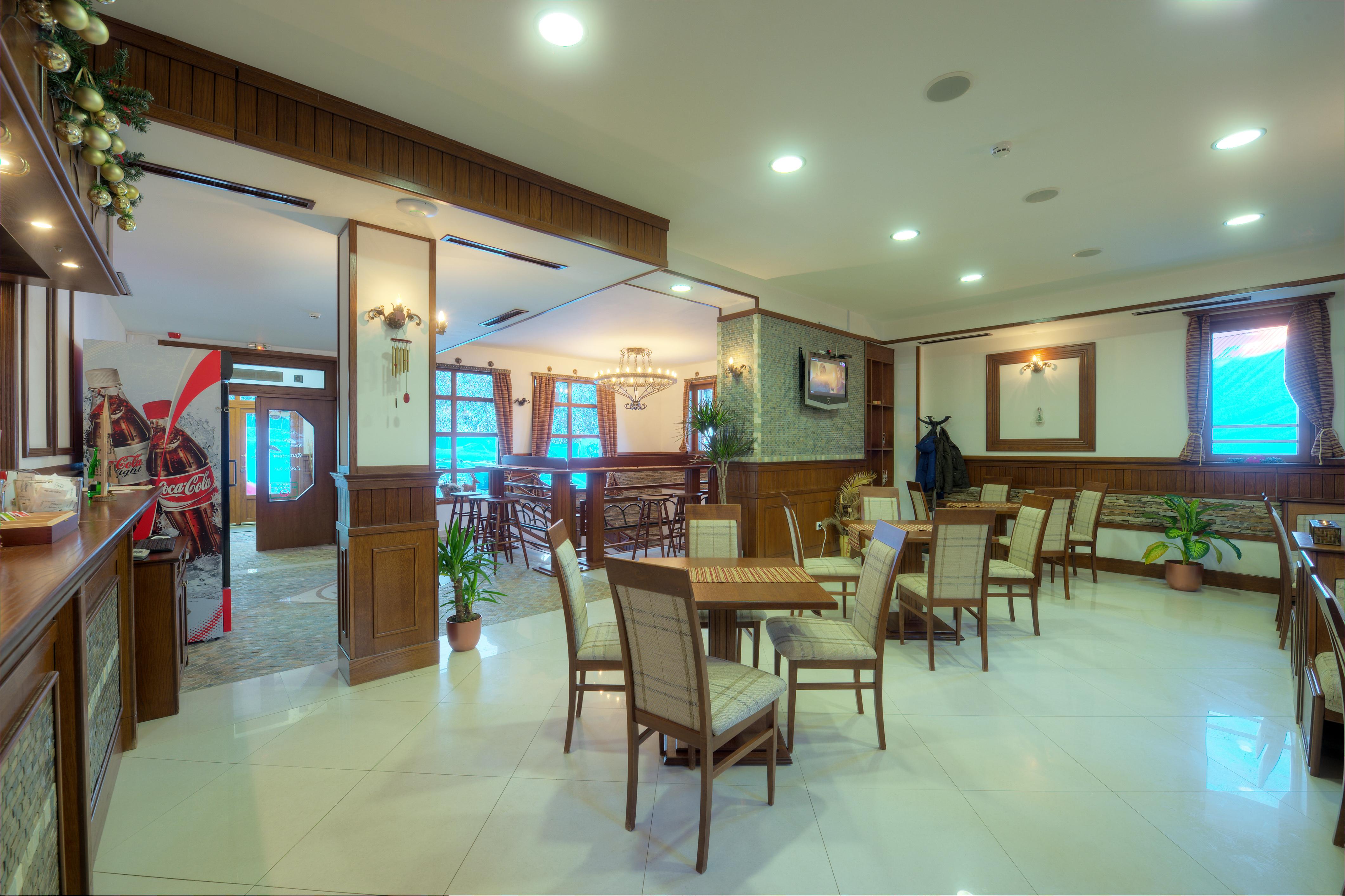 Mpm Family Hotel Merryan ปอมโปโรโว ภายนอก รูปภาพ