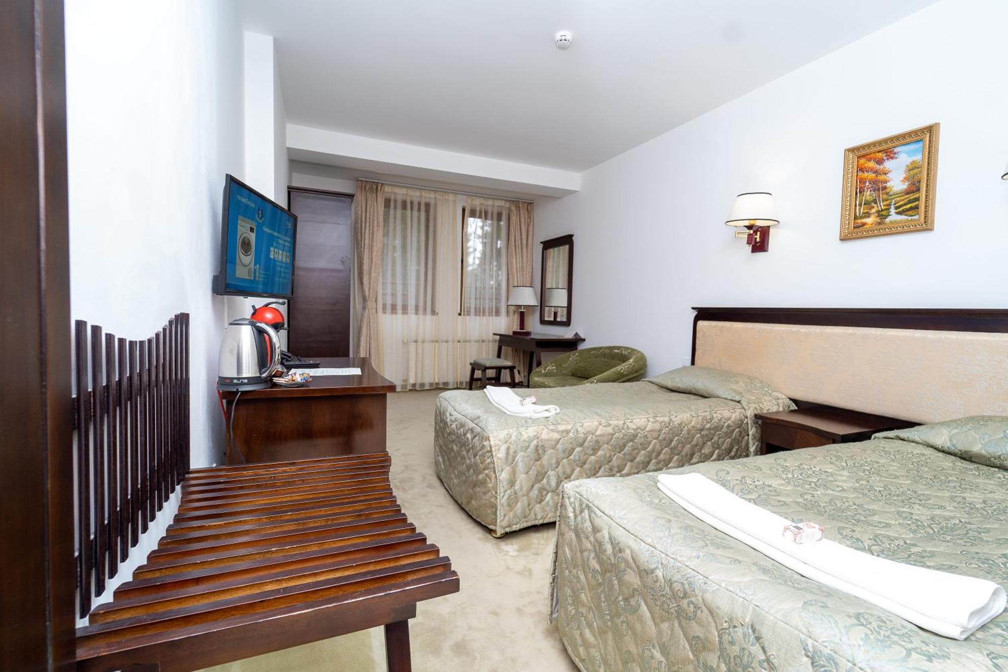 Mpm Family Hotel Merryan ปอมโปโรโว ภายนอก รูปภาพ